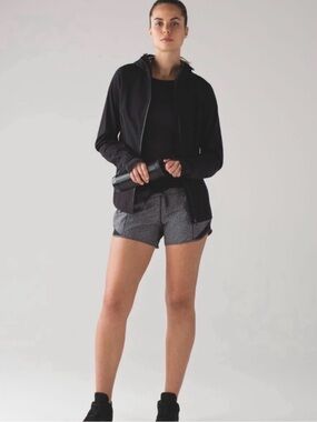 Lululemon Hotty Hot Short in Frozen Fizz Reflective Silver 4”